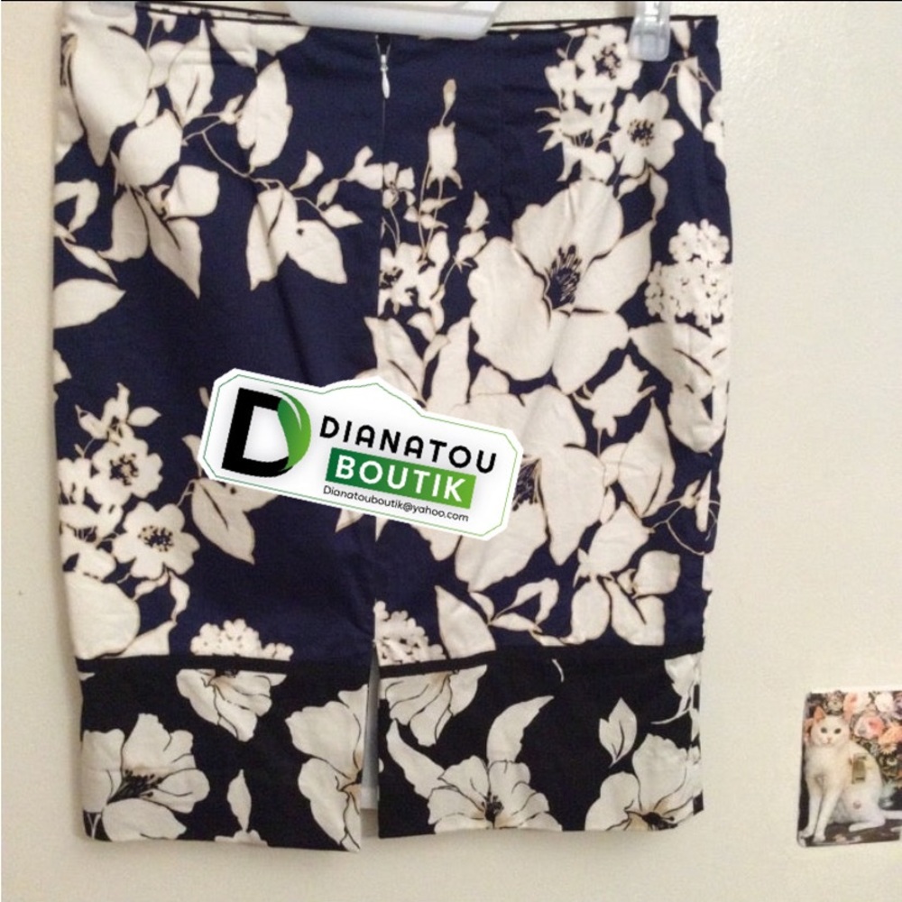 White House Black Market Floral Mini Skirt